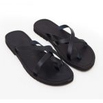 Women’s Taranto Thong sandals in Black