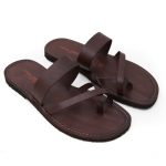 Men’s Pizzica Thong sandals in Brown